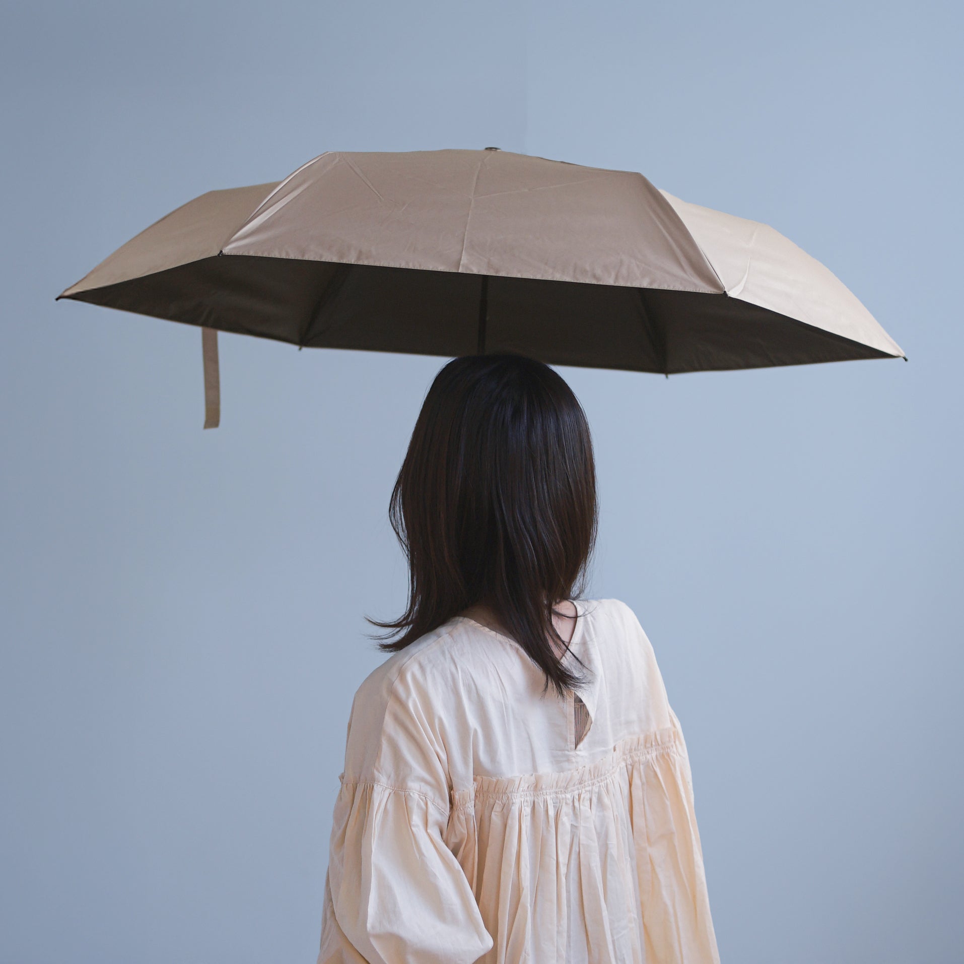 Suitable for both sunny and rainy days Easy to open and close 55cm