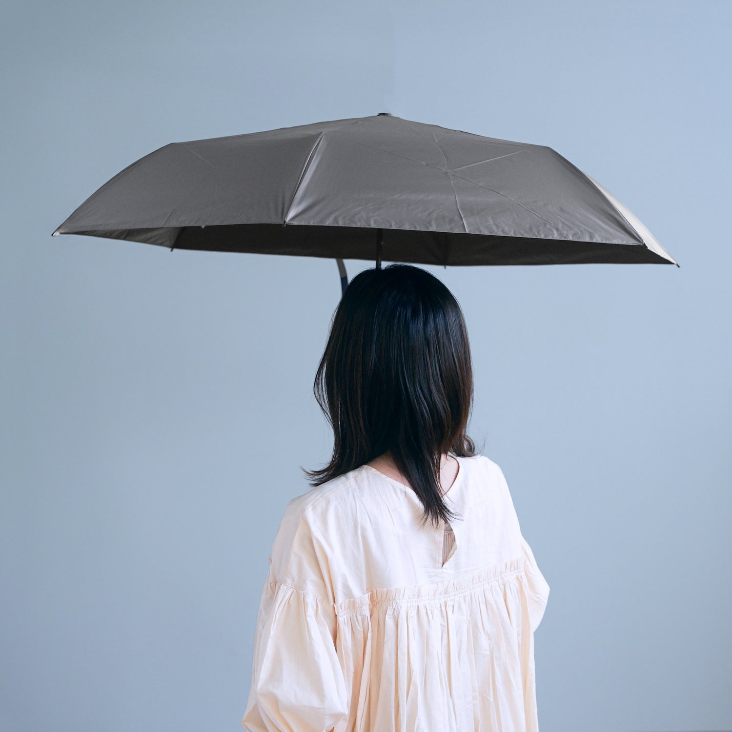 Suitable for both sunny and rainy days Easy to open and close 55cm