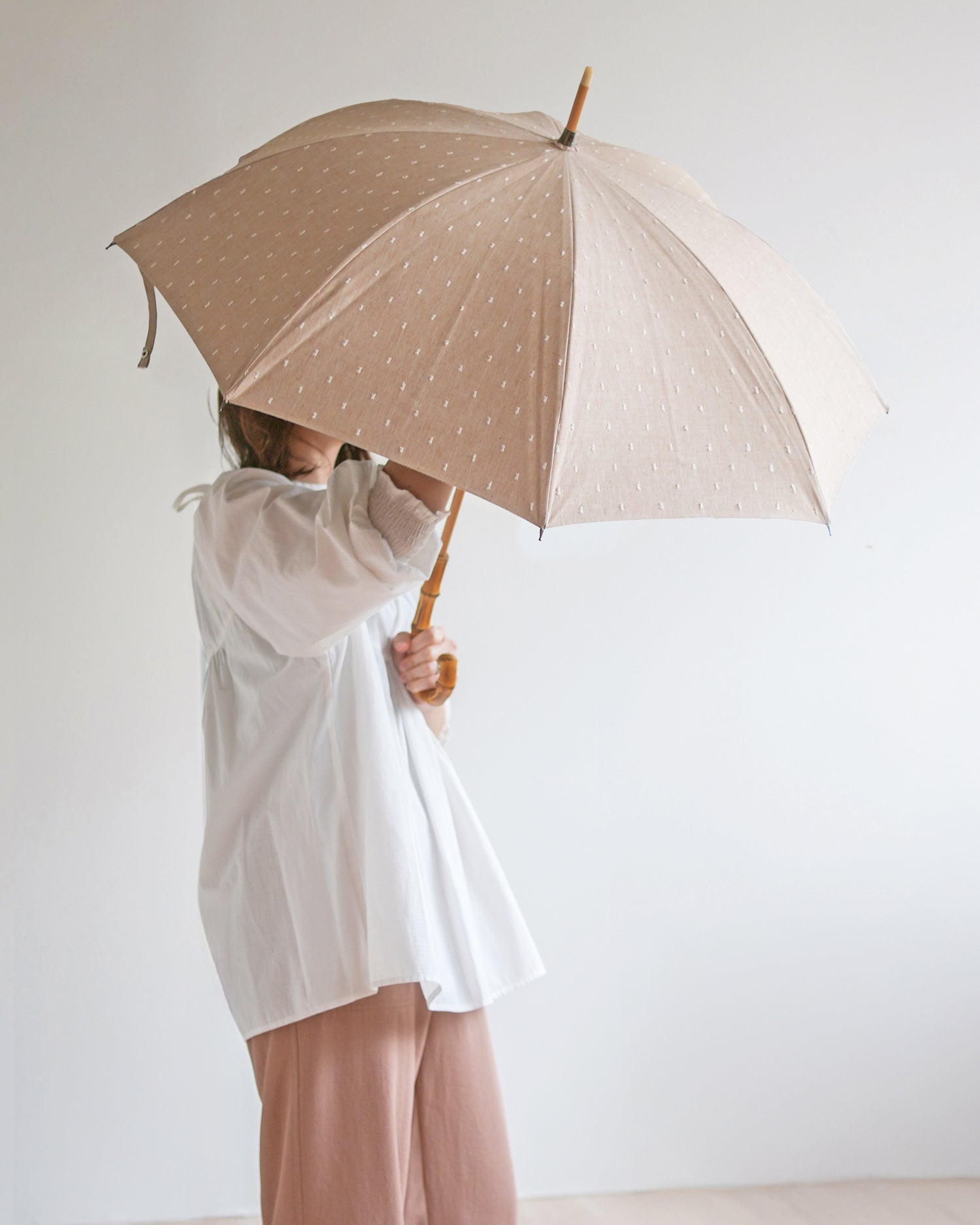 長傘 レディース 日傘・晴雨兼用傘　立体的なドット柄がかわいい、機能的な晴雨兼用傘